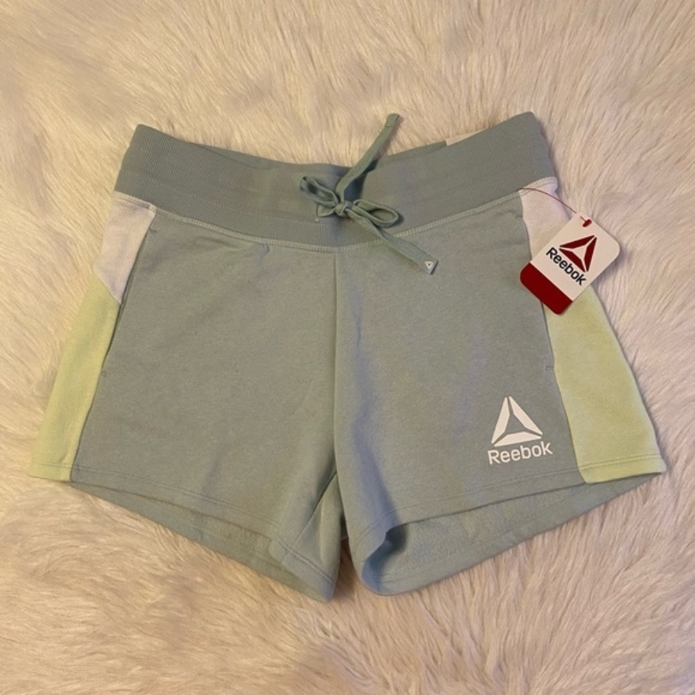 Reebok Shorts Women's‎ Size Medium Green White Colorblock Relaxed Sweat Short